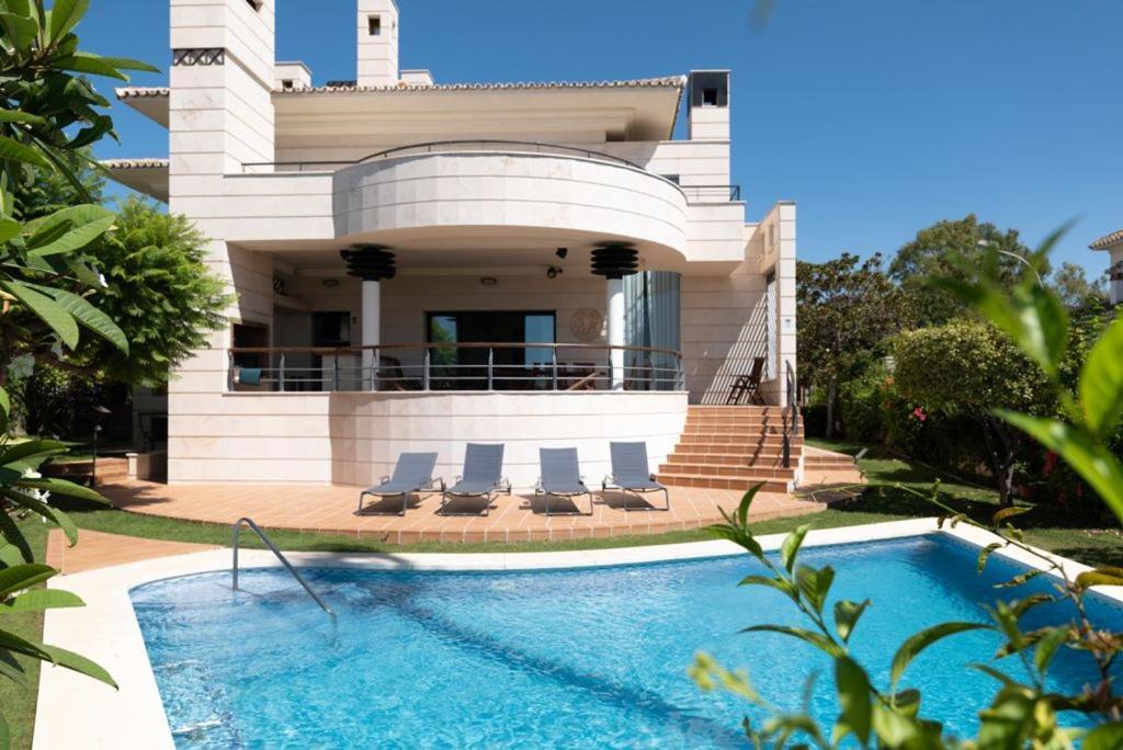 Beachside Villa In Puerto Marina, Бенальмадена Екстер'єр фото